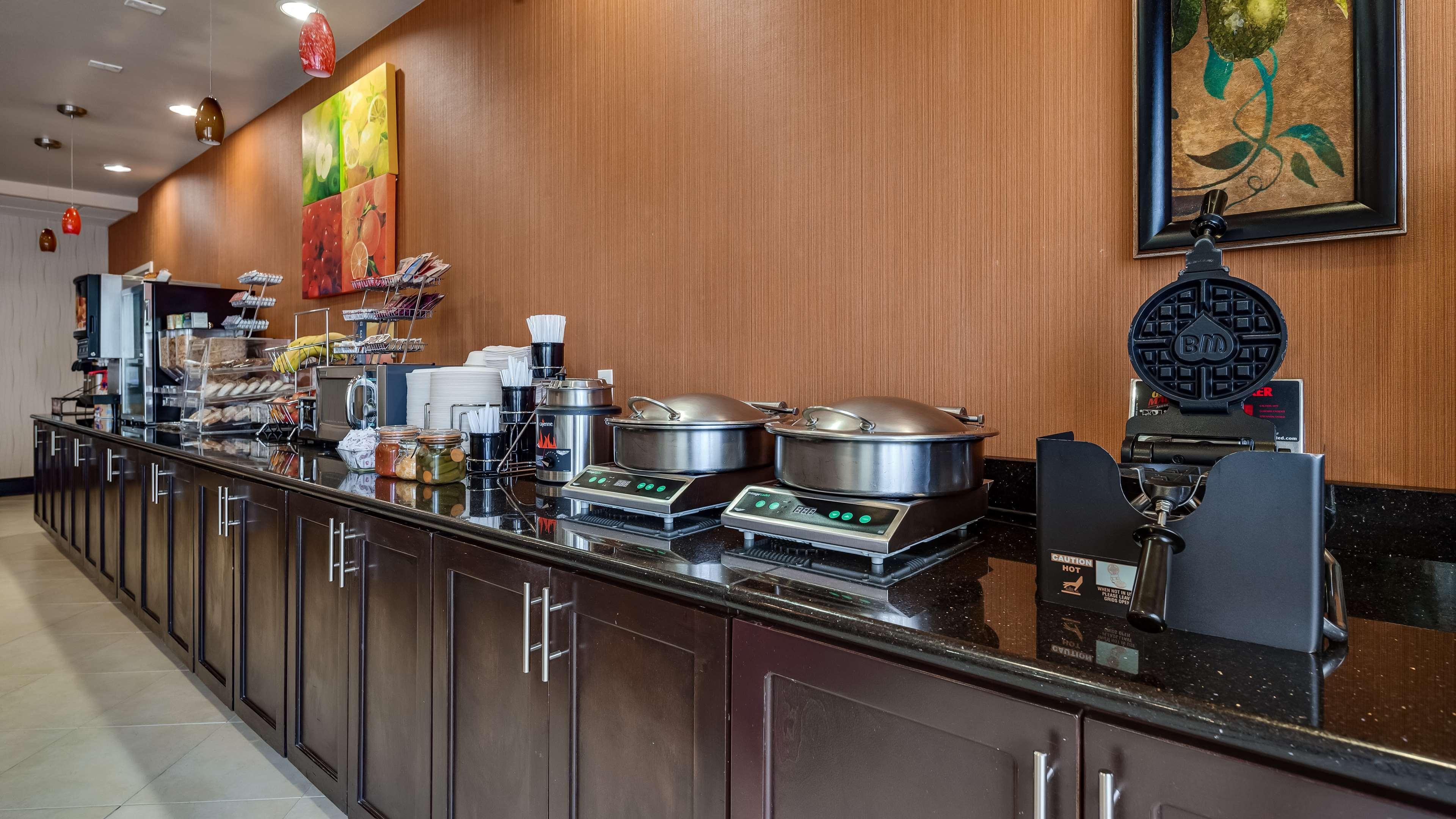 Best Western Plus Midland Suites Exterior foto